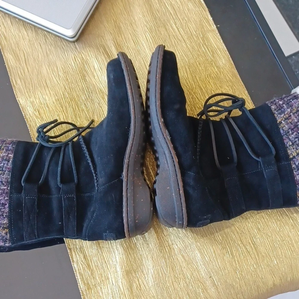 UGG Tanasa Boot Australia Insulated Winter Boots 8, Leather With Sheepskin Liner
